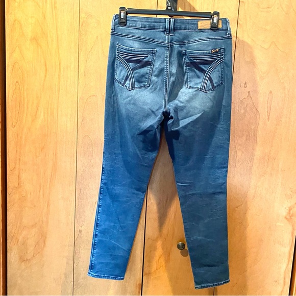 Seven7 High Rise skinny jeans color euphoria light wiskering - Picture 7 of 15